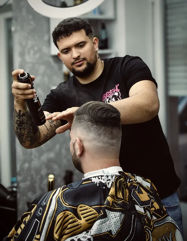 Hajfixáló befejező lépés a vágás után